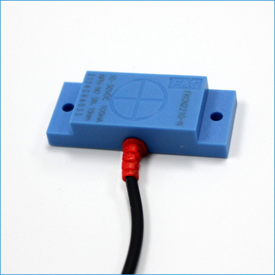 Il sensore non metallico del rivelatore ed il commutatore di prossimità e il npn capacitivi innaffiano il sensore del rivelatore