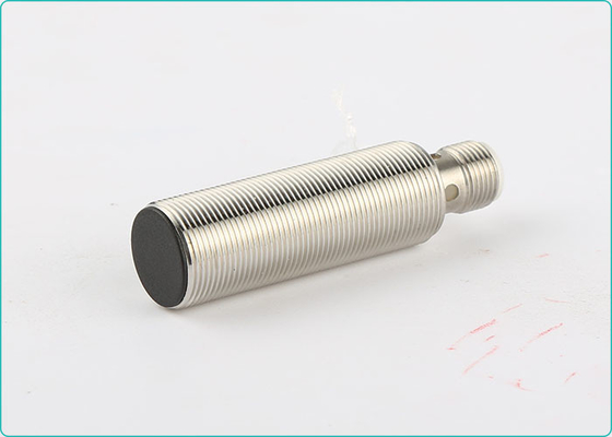 Prossimità cilindrica PNP dei sensori di automazione industriale del corpo M18 8mm del connettore NESSUNA